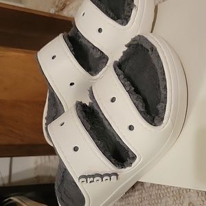 CROCS Classic cozzzy sandal in white